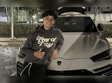 As imagens do carro danificado após o acidente foram postadas por Vitória Bohn, namorada do ator