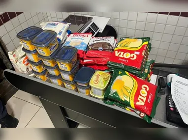 Durante as ações, os suspeitos retiraram componentes dos equipamentos, como colmeias de condensadores e cobre, comprometendo o sistema de climatização do local