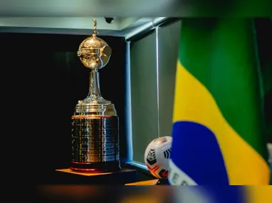 Jogadores do Chelsea comemoram o título ao vencer o PSG na final da Copa do Mundo de Clubes, disputada no Estádio MetLife Stadium, em East Rutherford, no Estado de Nova Jersey, EUA, neste domingo, 13 de julho de 2025. O Chelsea venceu por 3-0