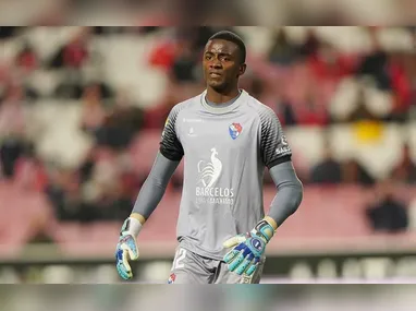 Botafogo usa reservas e bate Portuguesa em jogo com dez cartões no Carioca