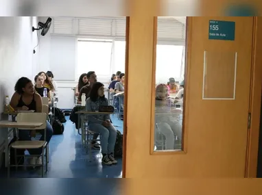 Soldados Dyecsa, Vinicius e  Amanda e a sargento Hevellyn fazem parte da Patrulha Escolar das escolas estaduais