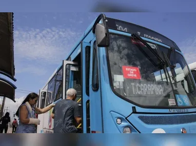 O casal ganhou até um bolo zero açúcar para comemorar a união