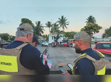 Os manifestantes denunciam a exclusão das comunidades indígenas e tradicionais do processo de repactuação do Acordo do Rio Doce, firmado após o crime da Samarco/Vale-BHP