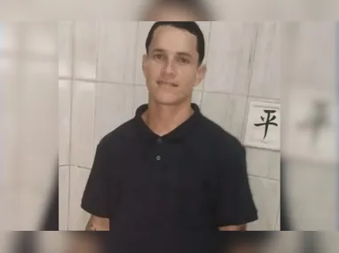 Motorista morre após caminhão de leite tombar sobre carro no Sul do ES