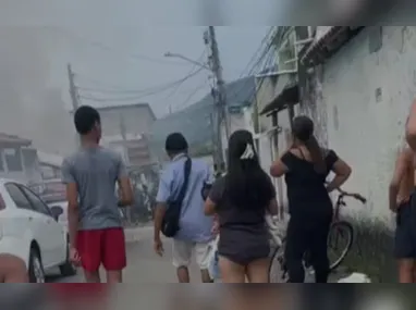 Imagem ilustrativa da imagem Incêndio em casa mata gêmeos de 1 ano no Rio; mãe foi presa