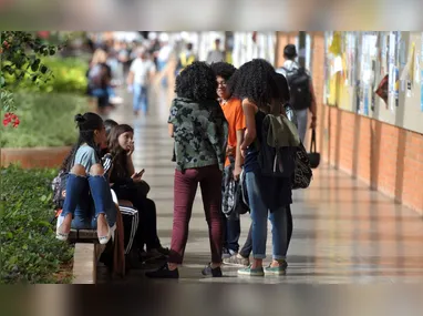 A câmera do elevador mostra a última imagem de Daiane ao descer ao subsolo