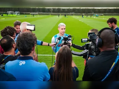 Paulinho tem 'excelente evolução', mas não tem data para voltar a jogar