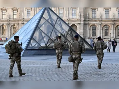 As peças roubadas ainda não foram recuperadas do Louvre