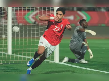 Salah celebra junto aos companheiros o gol que garantiu o Egito nas oitavas de final da Copa Africana de Nações