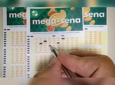 Imagem ilustrativa da imagem Mega-sena volta a acumular e pode pagar R$ 18 milhões na próxima terça
