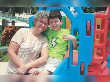 As marisqueiras Eliane Correia, de 62 anos, e Olívia Benedita Sardanha, de 30