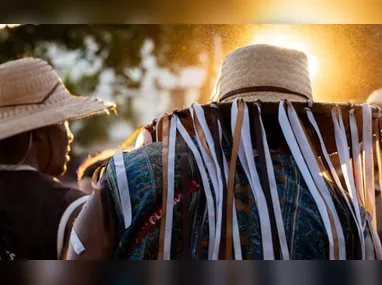 Tomate comanda o trio elétrico e transforma a Praia de Camburi em cenário de muito axé e pôr do sol neste domingo (1º), na Avenida Dante Michelini