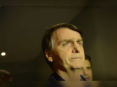 Bolsonaro tentou abrir a tornozeleira eletrônica com um ferro de solda, conforme relatou a uma agente