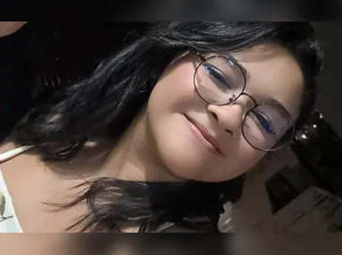 Adolescente precisou levar pontos na cabeça após passar por cirurgia