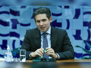 Imagem ilustrativa da imagem Motta diz que decidirá sobre Eduardo e perda de mandato de Zambelli e Ramagem