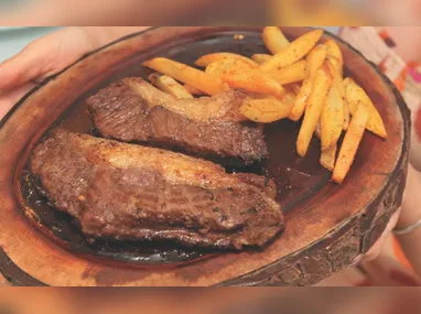 Paciente aplica o medicamento: médicos 
dizem que é importante priorizar a compra em farmácias de confiança