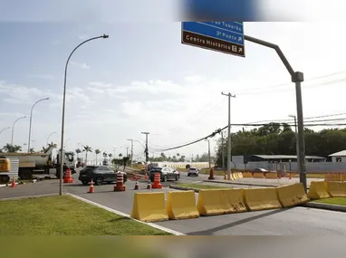 Veículos em via que será fiscalizada