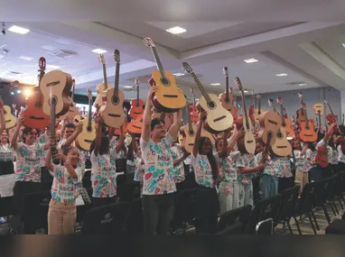Imagem ilustrativa da imagem Orquestra de violões revela talentos da rede pública
