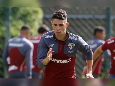 Ancelotti mantém base com 4-2-4 e testa Militão na lateral da seleção