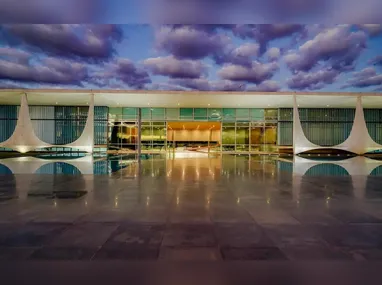 Bolsonaro está preso em uma sala da Superintendência da Polícia Federal em Brasília