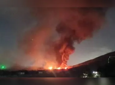 Movimentação no cais após explosões decorrentes de ataques no porto de La Guaira, na Venezuela, Os EUA atacaram o país com bombardeios em Caracas e capturaram Nicolás Maduro e sua esposa