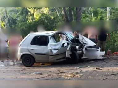 Imagem ilustrativa da imagem Passageiro morre e motorista sem CNH é preso após carro bater em árvore no ES