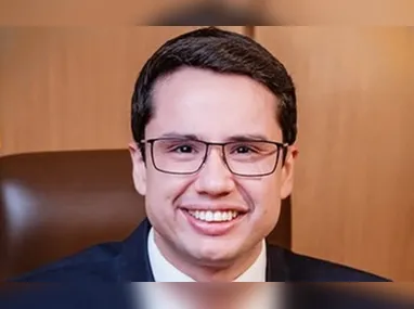 Escombros da casa do idoso que acabou incendiada em Vista da Serra I