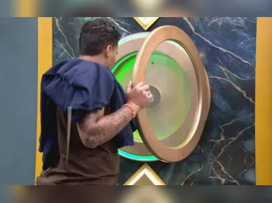 Durante a madrugada, Capetinha e Boneco discutiram dentro de um dos quartos da casa