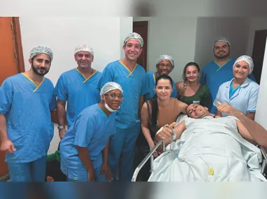 Imagem ilustrativa da imagem Piloto que ficou sem andar após acidente recebe tratamento inédito