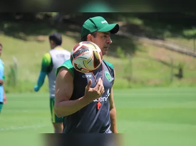 O brasileiro João Pedro, do Chelsea, comemora após marcar gol na partida contra o Napoli válida pela 8ª rodada da Liga dos Campeões da UEFA, no Estádio Diego Armando Maradona, em Nápoles, na Itália, nesta quarta-feira, 28