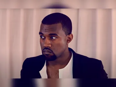 De cadeira de rodas, Vittor está se recuperando das cirurgias com fisioterapia