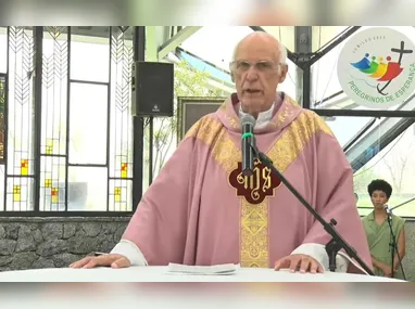 Imagem ilustrativa da imagem Proibido de usar redes, padre Júlio diz que missas online farão falta