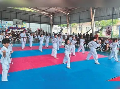 Comemoração do time do Napoli, tricampeão da Supercopa da Itália, nesta segunda- feira, 22, no Al-Awwal Park, em Riade, na Arábia Saudita