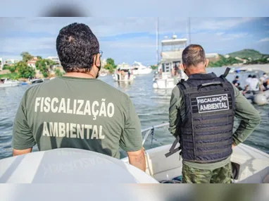 Alunos durante aula de introdução à robótica utilizam kit de programação em arduino: experiência prática torna o aprendizado mais significativo