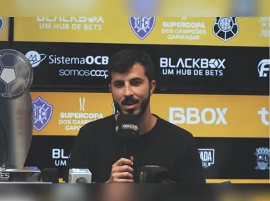 Vegetti comemora o gol da virada vascaína pra cima do Fluminense