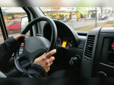 Praia das Castanheiras ficou lotada no primeiro dia do ano. Alta demanda típica do verão também é um dos fatores do desabastecimento