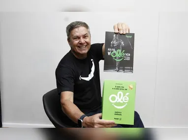 Sílvia Chiabai lança continuidade do livro Papéis picados