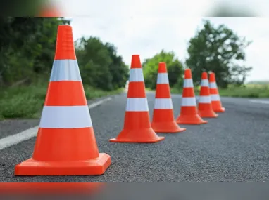 De acordo com a Polícia Rodoviária Federal (PRF), o acidente ocorreu por volta das 5h40 e não deixou feridos