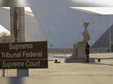 Augusto Heleno (E) e Paulo Sérgio Nogueira são generais da reserva e ex-ministros do governo Bolsonaro