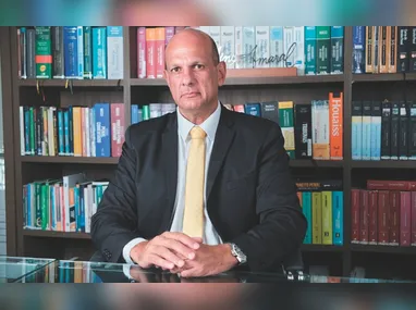 Maik Carvalho é sócio do Scaramussa Advogados, especialista em Direito Tributário, Direito Processual Civil, Direito Marítimo e Portuário