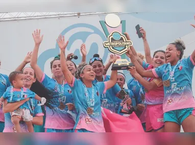 ALUNOS do projeto social Taekwondo Solidário,  conquistaram o título geral por equipes na categoria Luta da 1ª Copa Vix Open de Taekwondo, realizada em Bento Ferreira