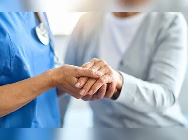 Cirurgiões chineses implantaram a orelha no pé da paciente