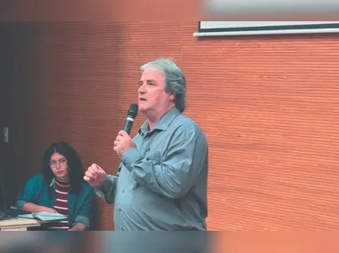 José Vicente de Sá Pimentel, nascido em Vitória, é embaixador aposentado