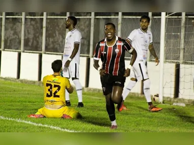 Jogadores, dirigentes e comissão almoçaram ontem em São Pedro