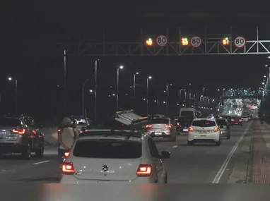 Leitora preenche cupons para concorrer ao prêmio: para participar, é preciso ter mais de 18 anos