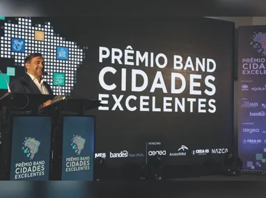 George Bitti e Isabela Vidal foram os apresentadores do prêmio