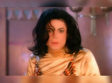 Sylvester Stallone protagoniza “Código Alarum”, que tem Isis Valverde no elenco