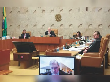 Caminhoneiros em rodovia