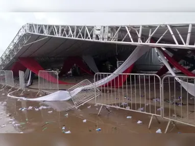 Ao todo, 113 pessoas foram presas e mais de uma tonelada de drogas e 91 fuzis foram apreendidos, segundo a Polícia Civil