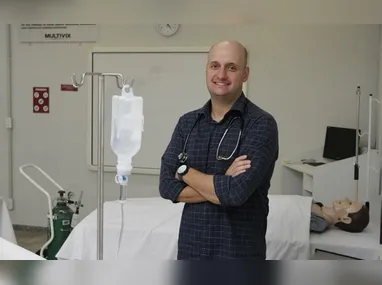 Polícia Rodoviária Federal no momento em que flagrou adolescente e sua família na BR-101, em Mimoso